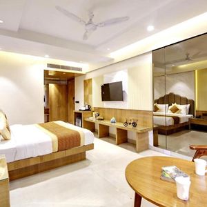 Hotel Platinum With Free Pickup-Delhi Airport